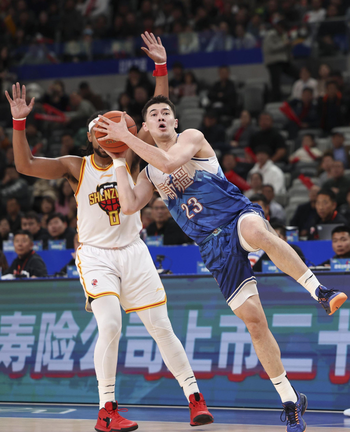 包含新疆广汇发布备战花絮；今晨手感冰凉；CBA常规赛任务艰巨；训练强度明显提升的词条