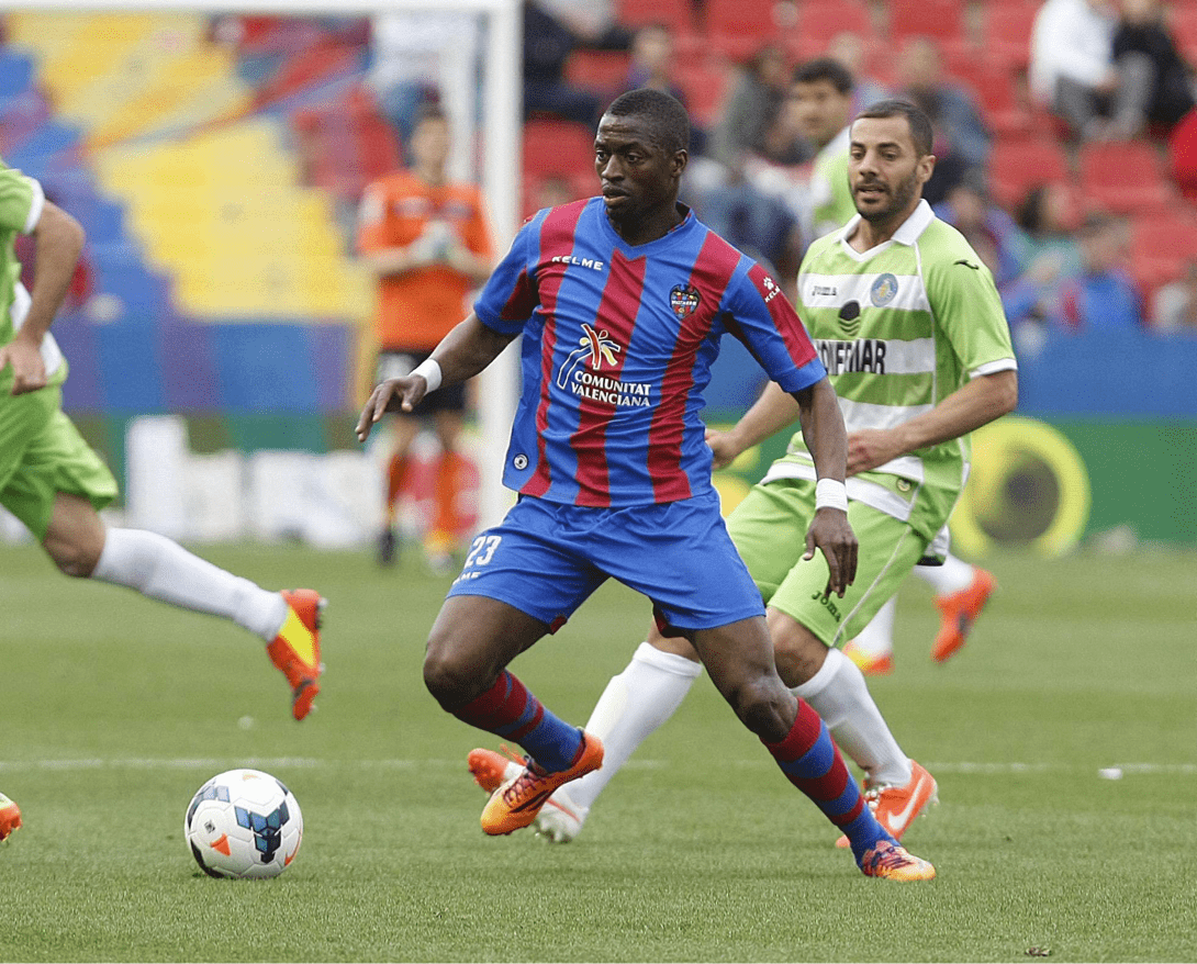 包含从尤文图斯围绕西甲强势反弹到芝加哥公牛遗憾出局备战欧篮联，风云突变巴塞罗那清晨更衣室发声的词条